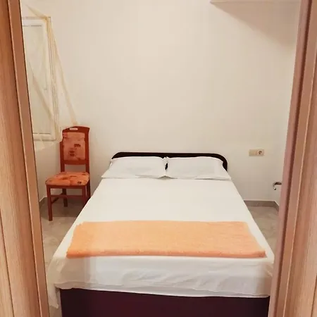 Apartment With Parking Space - 19064 Rogoznica (Sibenik-Knin)